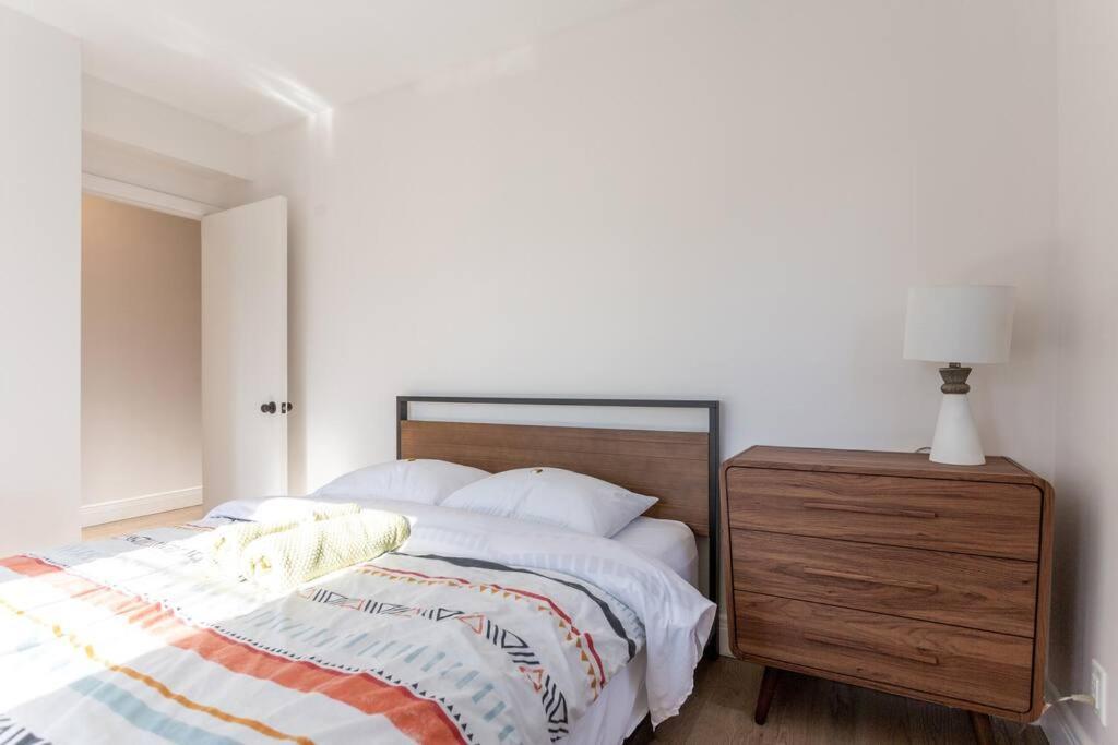 Free Parking, Beautiful 4 1/2- 2 Bedroom Apartment Montreal Exterior photo