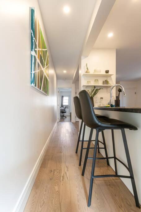 Free Parking, Beautiful 4 1/2- 2 Bedroom Apartment Montreal Exterior photo