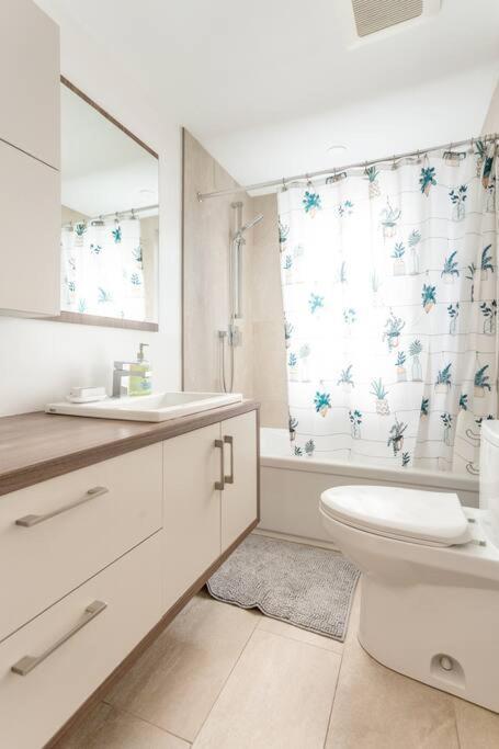 Free Parking, Beautiful 4 1/2- 2 Bedroom Apartment Montreal Exterior photo